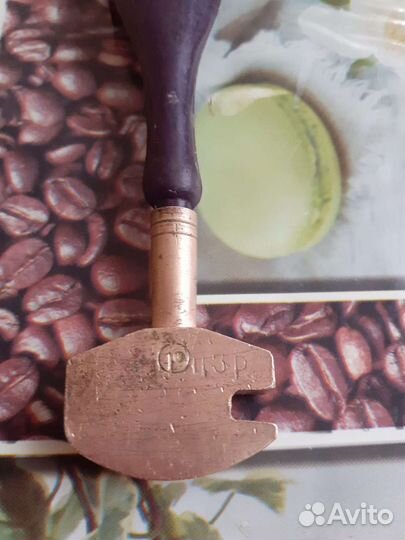 Стеклорез, радиоточка