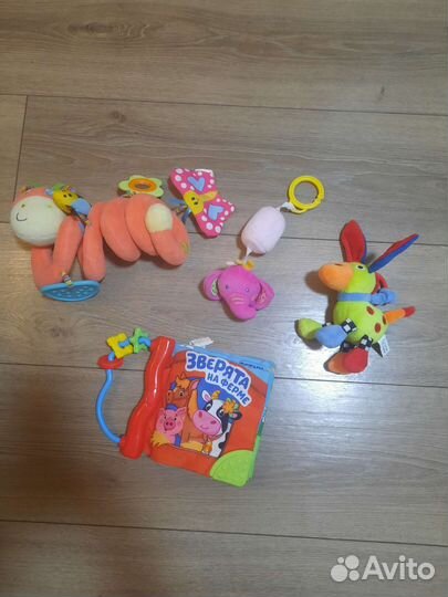 Игрушки-подвески на коляску/кроватку+мягкая книга