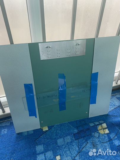 Зеркало с полочкой