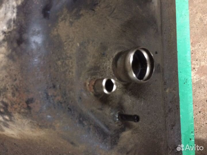 Продам бензобак Митсубиси л200