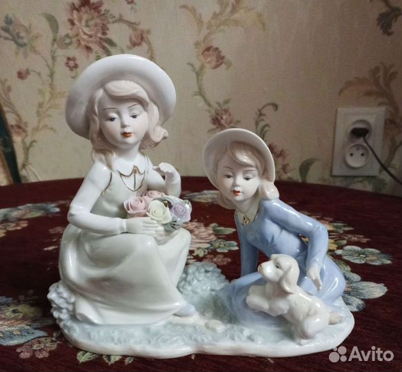 Статуэтка дама фарфор