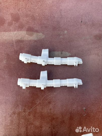 Кронштейн переднего бампера правый Ниссан Кашкай