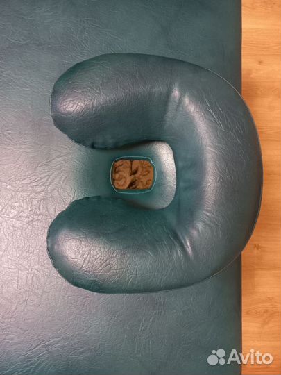 Кушетка для массажа с вырезом