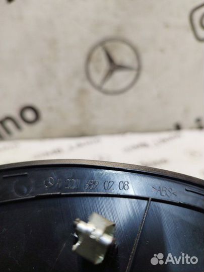 Накладка торпедо правая Mercedes S-Class W221