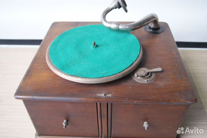 Граммофон кабинетный Европа