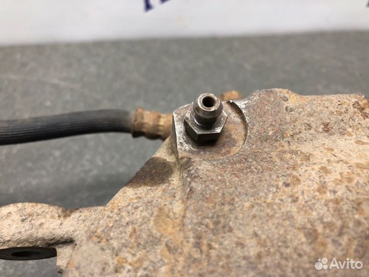 Тормозной цилиндр передний правый Nissan Almera