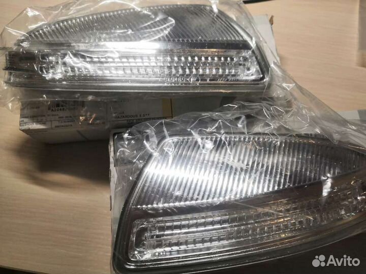 Фонарь указателя поворота левый Mercedes W204