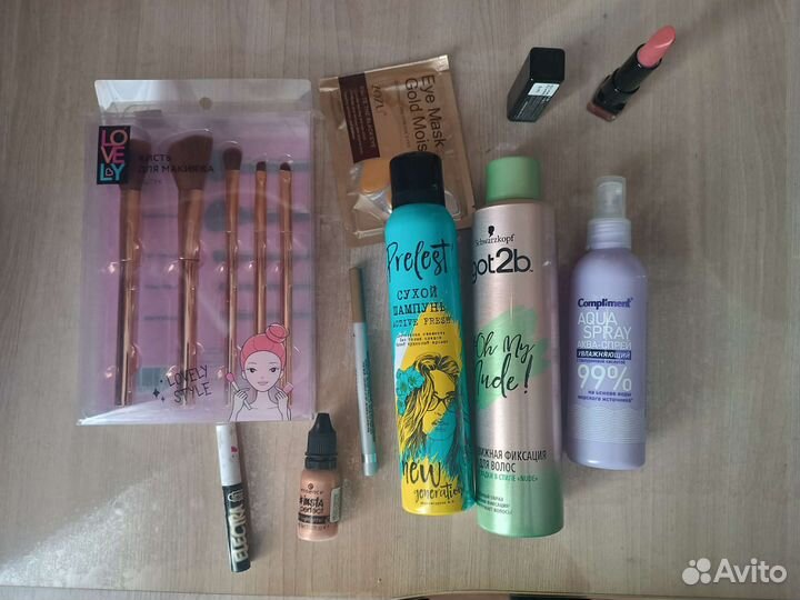 Косметика пакетом: сухой шампунь, кисти, лак