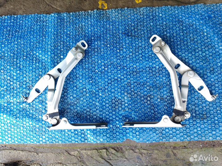 Опель Астра Н(седан) -петли крышки багажника