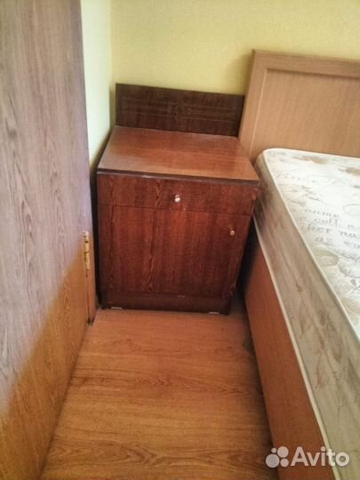 Тумбочка прикроватная