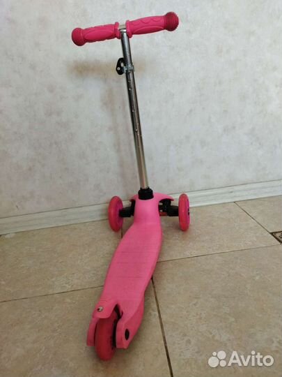 Розовый трёхколёсный самокат для девочки