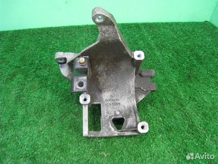 Кронштейн компрессора кондиционера Subaru Foreste