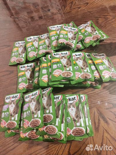 Влажный и сухой корм kitekat