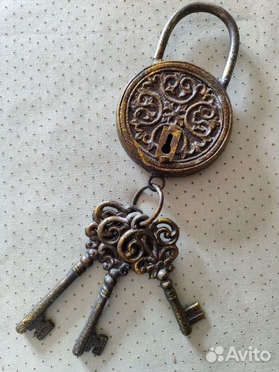Замок декоративный чугунный с ключами