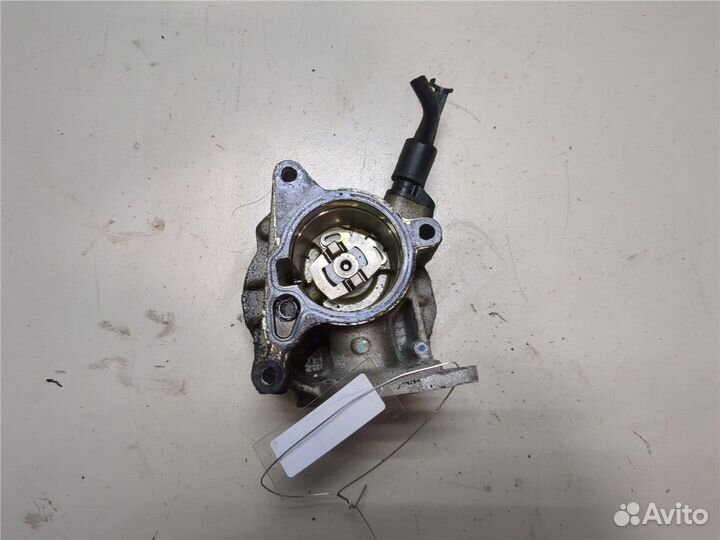 Насос вакуумный Volkswagen Passat CC, 2010