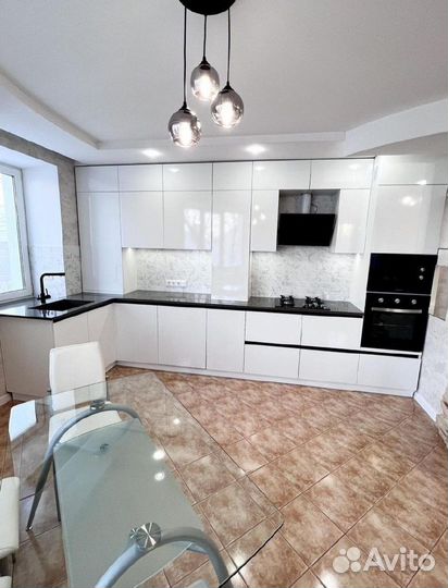 Кухонный гарнитур под заказ от фабрики