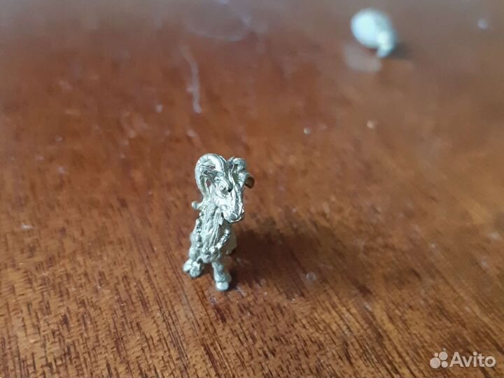 Фигурка козы из латуни