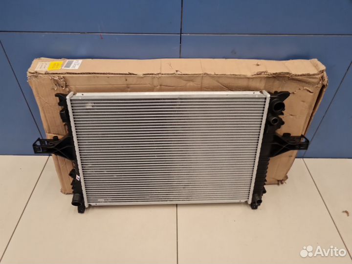 Радиатор основной охлаждения двигателя Volvo XC60