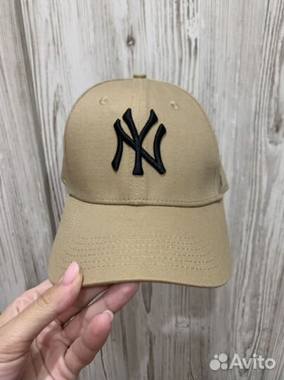 Кепка бежевая