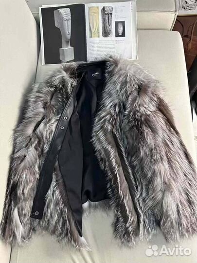 Шуба из меха лисы fendi