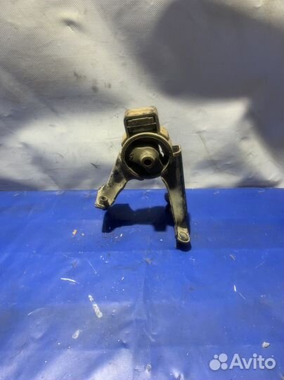 Подушка двигателя задняя toyota corolla spacio