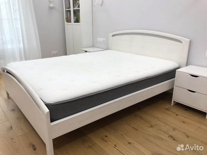 Кровать массив