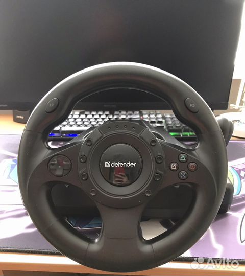 Игровой руль с педалями