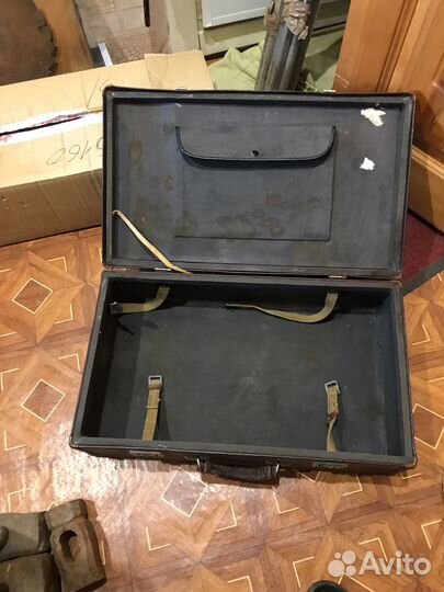 Чемодан старинный