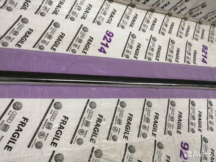 Накладка стекла передняя левая Volkswagen Passat