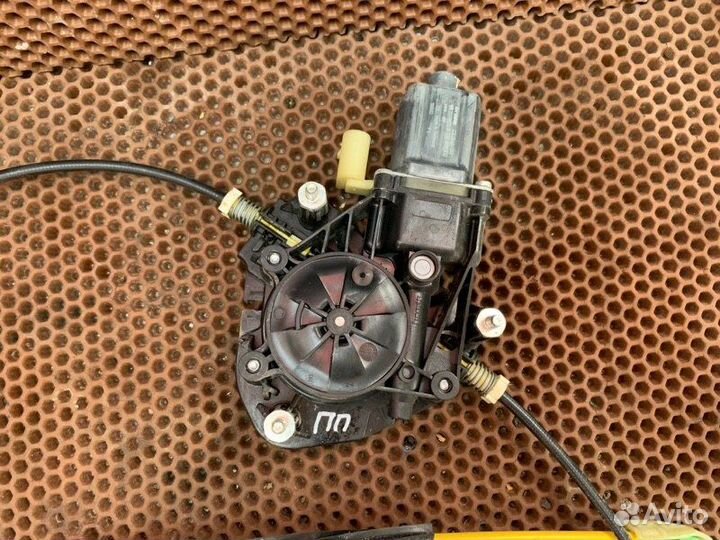 Стеклоподъемник передний правый LADA Vesta седан