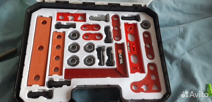 Большой набор инструментов и машинка