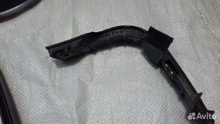 Накладка фары на mercedes202