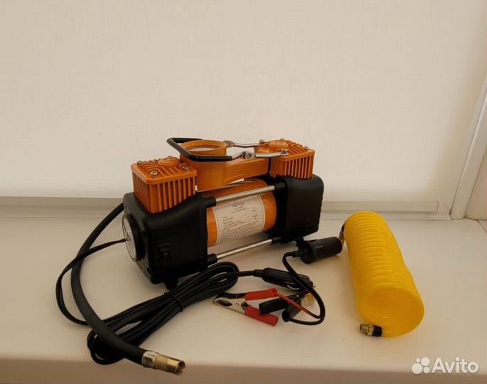 Компрессор автомобильный двухпоршневой