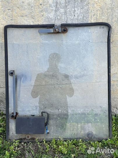 Стекло трактора