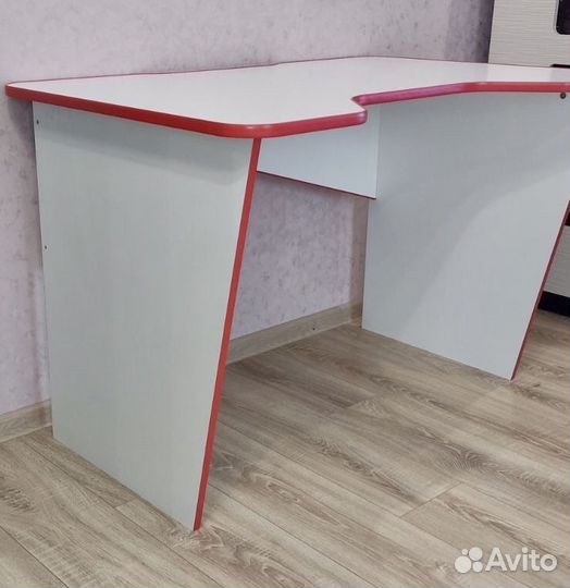 Игровой компьютерный стол