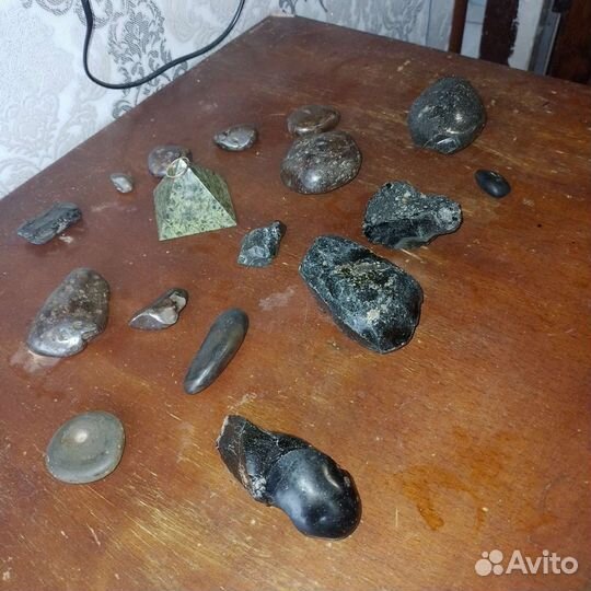 Минералы гематита.апсидеант.окоменелости