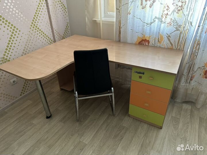 Письменный стол