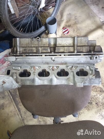 Головка блока цилиндров, с крышкой