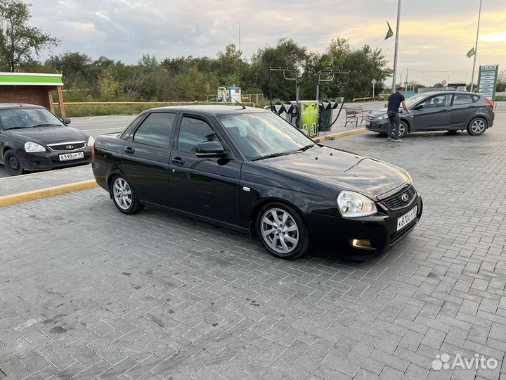 Капот на priora