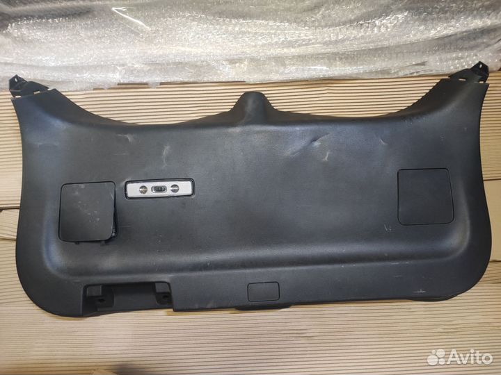 Обшивка двери багажника Outlander 4 GM 2022