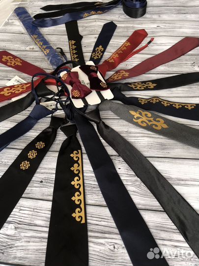 Галстуки и бабочки с национальным орнаментом