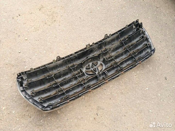 Решетка радиатора Land Cruiser 200 дорестайл