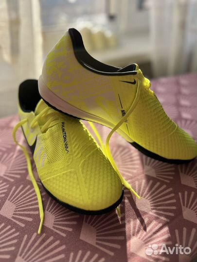 Футбольные бутсы nike