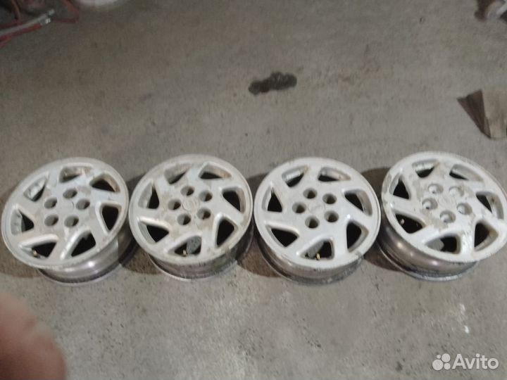 Продам литые диски Nissan