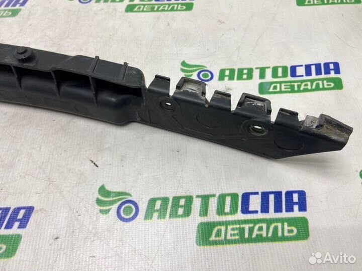 Кронштейн бампера передний правый Skoda Octavia A5