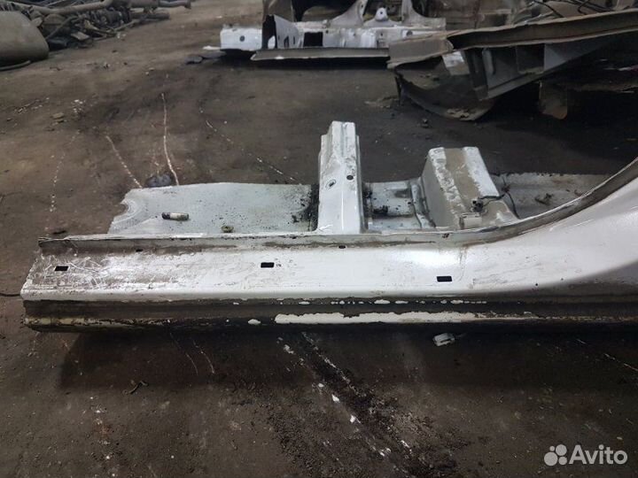 Центральная стойка кузова левая Toyota Carina