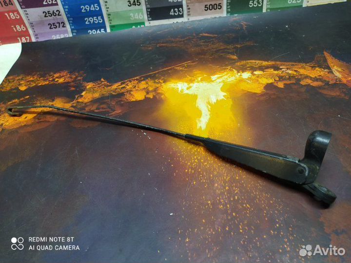 Поводок стеклоочистителя правый Renault Kangoo 1