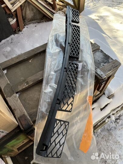 VAG 7P6807863A Накладка крепежная заднего бампера