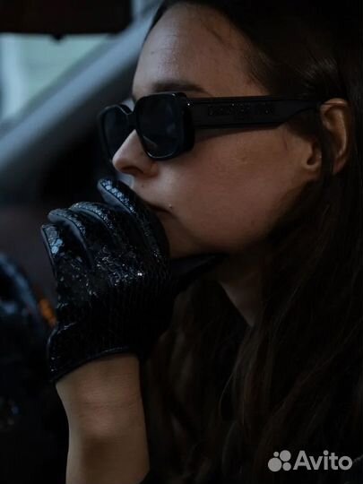 Перчатки Кассия из лакового питона