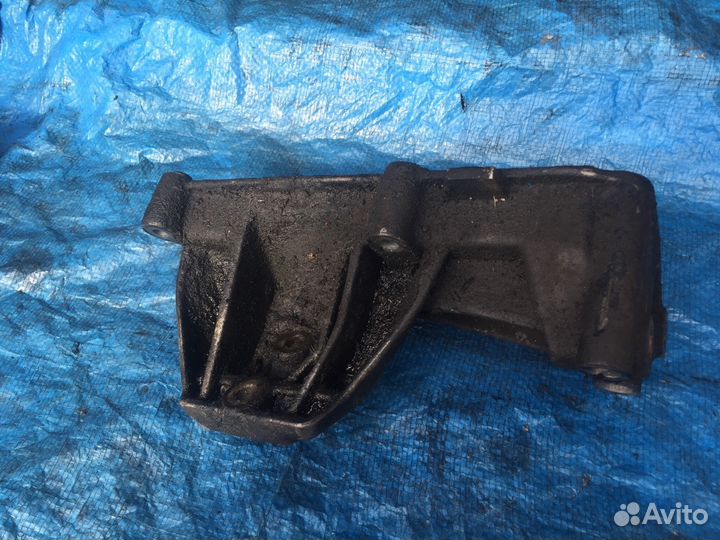 Кронштейн двигателя Iveco Daily 2.3 Jtd